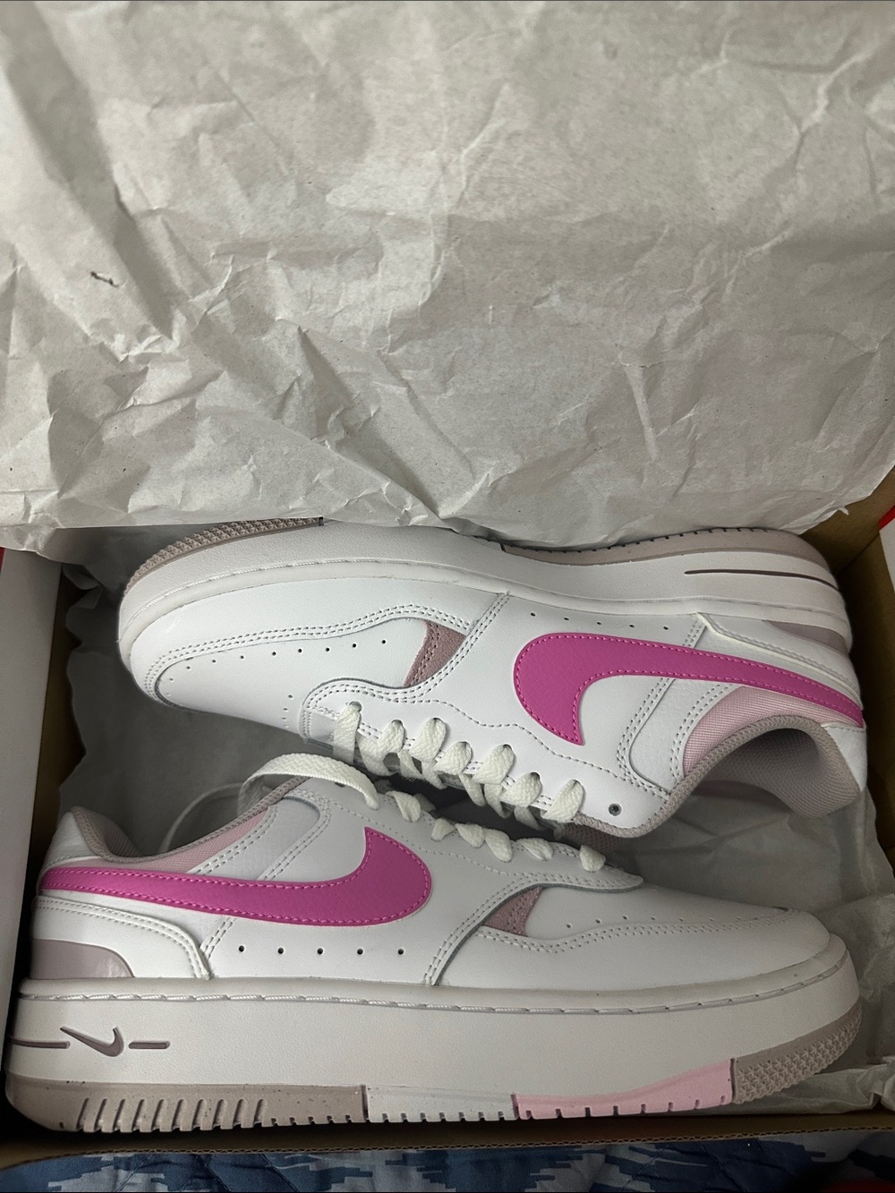 Women’s Nike gamma force shoes brand new never worn!